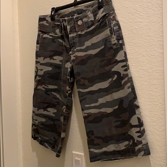 Lost Pants - Camo Capri Pants Lost Pants - Camo Capri Pants